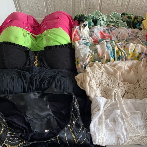 Tops - Picture 2 of 8